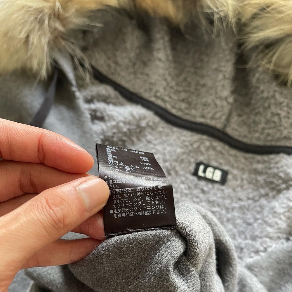 (SOLD) L.G.B (Le Grand Bleu) Raccon Fur Poncho - Picture 5 of 6